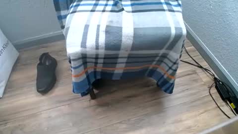 Snapshot of absolootzro chatting on January 6, 10:47 pm absolootzro online show from January 6, 10:47 pm