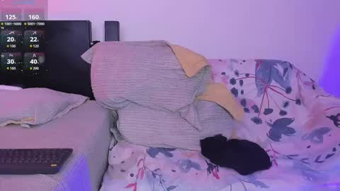 centric independent model   online show from November 15, 2:09 am