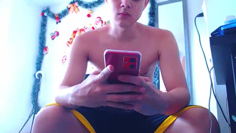 Snapshot of adam_hot11 chatting on December 4, 3:10 pm adam hot11 online show from December 4, 3:10 pm