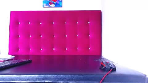 Snapshot of adam_hot11 chatting on December 6, 6:39 pm adam hot11 online show from December 6, 6:39 pm