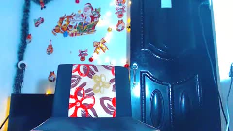 Snapshot of adam_hot11 chatting on December 11, 1:15 am adam hot11 online show from December 11, 1:15 am