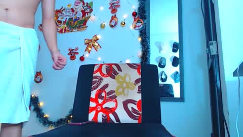 Snapshot of adam_hot11 chatting on December 18, 1:26 am adam hot11 online show from December 18, 1:26 am