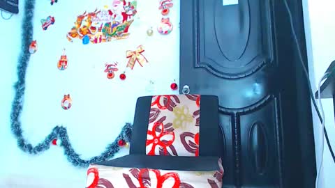 Snapshot of adam_hot11 chatting on December 21, 11:34 pm adam hot11 online show from December 21, 11:34 pm