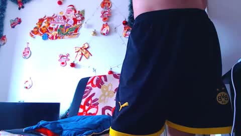 Snapshot of adam_hot11 chatting on December 27, 6:53 pm adam hot11 online show from December 27, 6:53 pm