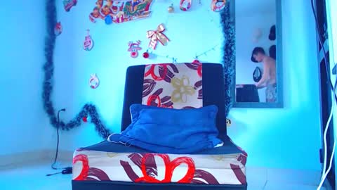 Snapshot of adam_hot11 chatting on December 27, 9:54 pm adam hot11 online show from December 27, 9:54 pm