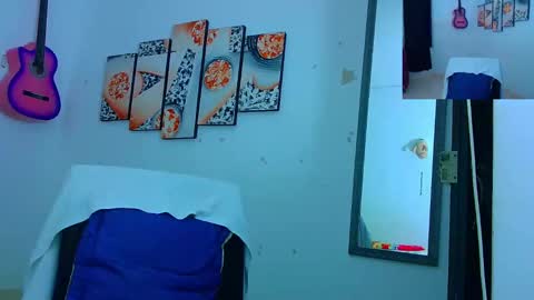 Snapshot of adam_hot11 chatting on February 12, 12:05 am adam hot11 online show from February 12, 12:05 am