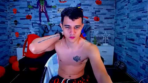 Snapshot of adam_hot11 chatting on October 22, 9:47 pm adam hot11 online show from October 22, 9:47 pm