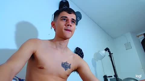 Snapshot of adam_hot11 chatting on November 11, 11:05 pm adam hot11 online show from November 11, 11:05 pm