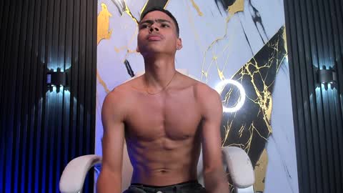 adam_piarse online show from February 26, 1:32 am