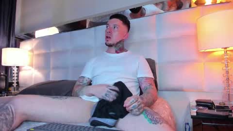 Snapshot of adamtatts chatting on October 3, 2:30 am Adam online show from October 3, 2:30 am