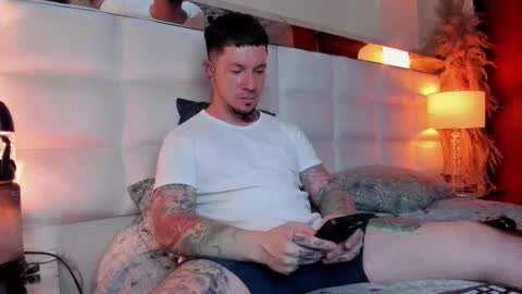 Snapshot of adamtatts chatting on November 19, 2:22 am Adam online show from November 19, 2:22 am