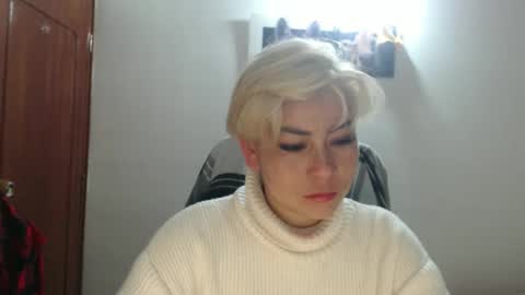 Snapshot of adan_romanoff chatting on October 16, 7:42 am adan_romanoff online show from October 16, 7:42 am