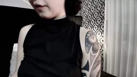 Ade  online show from October 25, 8:03 pm