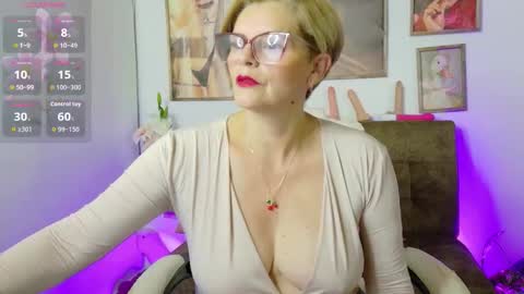 adeellee online show from October 16, 8:26 am