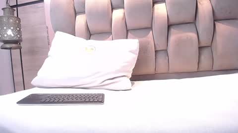 adela chase online show from January 20, 9:03 am