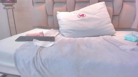 adela chase online show from February 7, 5:10 am