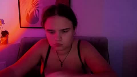 adelecruzz online show from September 30, 11:48 am