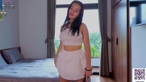 Snapshot of adelia_ntmu chatting on October 13, 1:27 am Adelia online show from October 13, 1:27 am