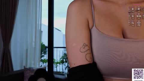 Snapshot of adelia_ntmu chatting on November 22, 1:04 am Adelia online show from November 22, 1:04 am