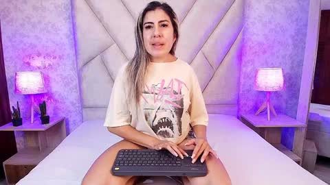 AdharaSmithh online show from February 6, 9:06 pm