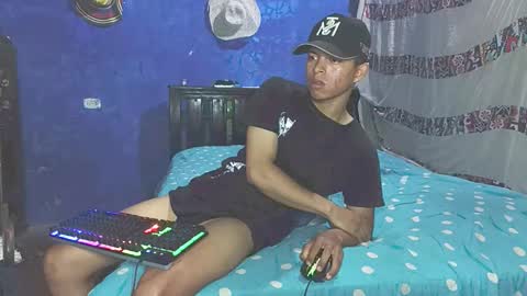 Snapshot of adonis5_ chatting on December 13, 11:32 pm Adonis online show from December 13, 11:32 pm