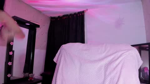 Snapshot of adorabolt chatting on January 18, 11:55 pm Stormi online show from January 18, 11:55 pm