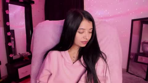 Snapshot of adorabolt chatting on January 21, 2:11 am Stormi online show from January 21, 2:11 am