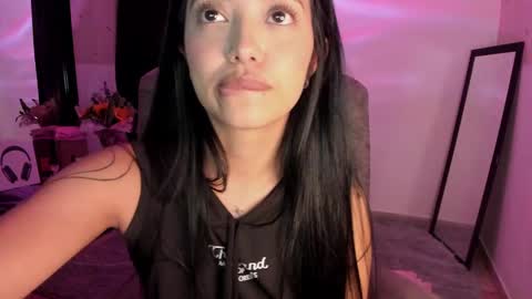 Snapshot of adorabolt chatting on February 25, 1:20 am Stormi online show from February 25, 1:20 am