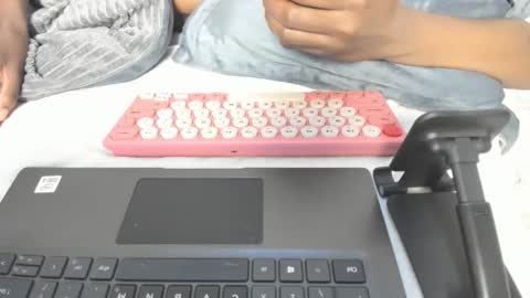 Snapshot of adrena_ross chatting on November 19, 2:11 am Andrena online show from November 19, 2:11 am