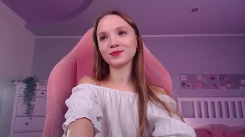 Snapshot of adria_arjona chatting on November 6, 7:42 am Eva online show from November 6, 7:42 am