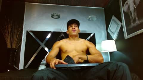 Snapshot of adrian_rae chatting on December 19, 3:30 pm online show from December 19, 3:30 pm