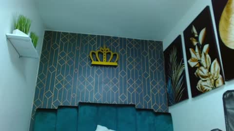 Snapshot of adrian_rae chatting on January 9, 3:23 pm online show from January 9, 3:23 pm