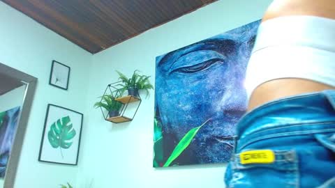 Snapshot of adrian_rae chatting on January 10, 2:45 pm online show from January 10, 2:45 pm