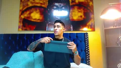 Snapshot of adrian_rae chatting on February 25, 11:41 am online show from February 25, 11:41 am