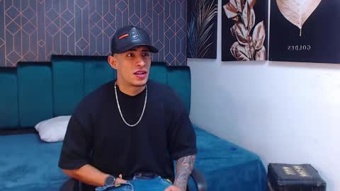 Snapshot of adrian_rae chatting on March 7, 11:40 am online show from March 7, 11:40 am