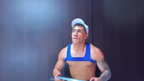 Snapshot of adrian_rae chatting on September 12, 6:41 pm online show from September 12, 6:41 pm