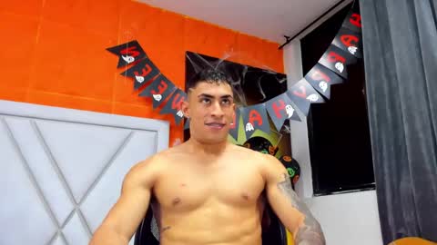 Snapshot of adrian_rae chatting on November 3, 6:42 pm online show from November 3, 6:42 pm