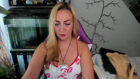 Adriana Paredes  online show from September 14, 12:59 pm