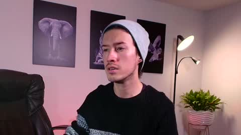 Snapshot of adrianwilliams_ chatting on February 17, 6:26 pm Adrian Williams online show from February 17, 6:26 pm