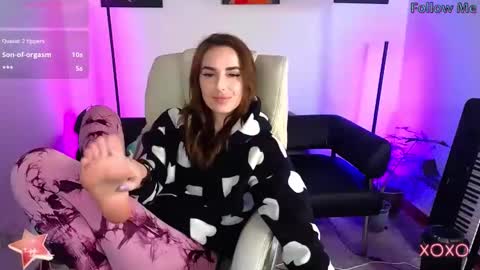 Adriana online show from March 6, 5:00 pm