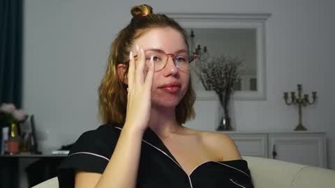 Aelia online show from September 12, 4:01 am