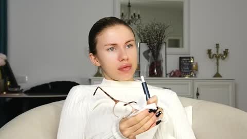 Aelia online show from October 12, 4:11 am