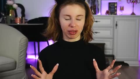 Aelia online show from November 2, 3:53 am