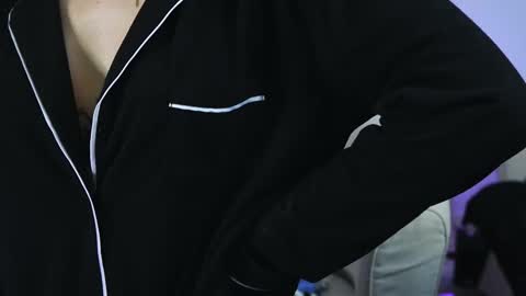 Aelia online show from November 17, 5:02 am