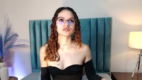 aelinduvalier online show from October 9, 7:01 pm