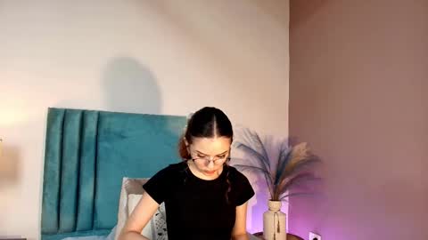 aelinduvalier online show from November 8, 6:29 pm