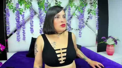 afroditaowen_ online show from November 1, 1:46 pm