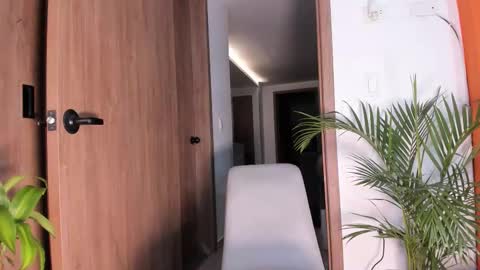 Snapshot of afroditaroy chatting on September 29, 11:42 pm AfroditaRoy online show from September 29, 11:42 pm