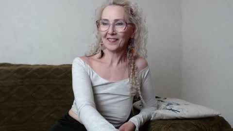 Snapshot of agatha_moore_ chatting on January 24, 5:21 pm Agatha online show from January 24, 5:21 pm