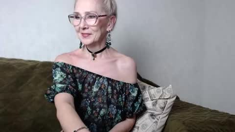Snapshot of agatha_moore_ chatting on January 29, 3:04 pm Agatha online show from January 29, 3:04 pm